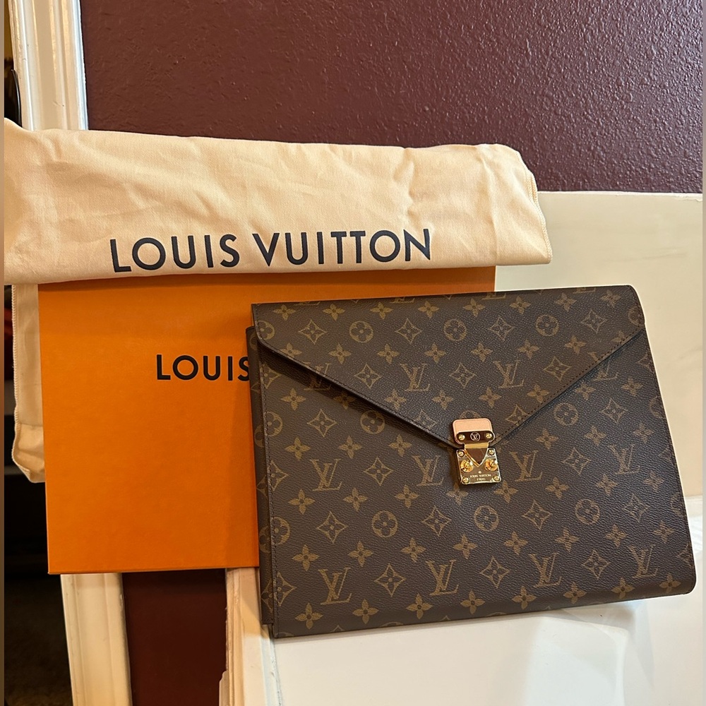 Louis Vuitton Mark portfolio folder